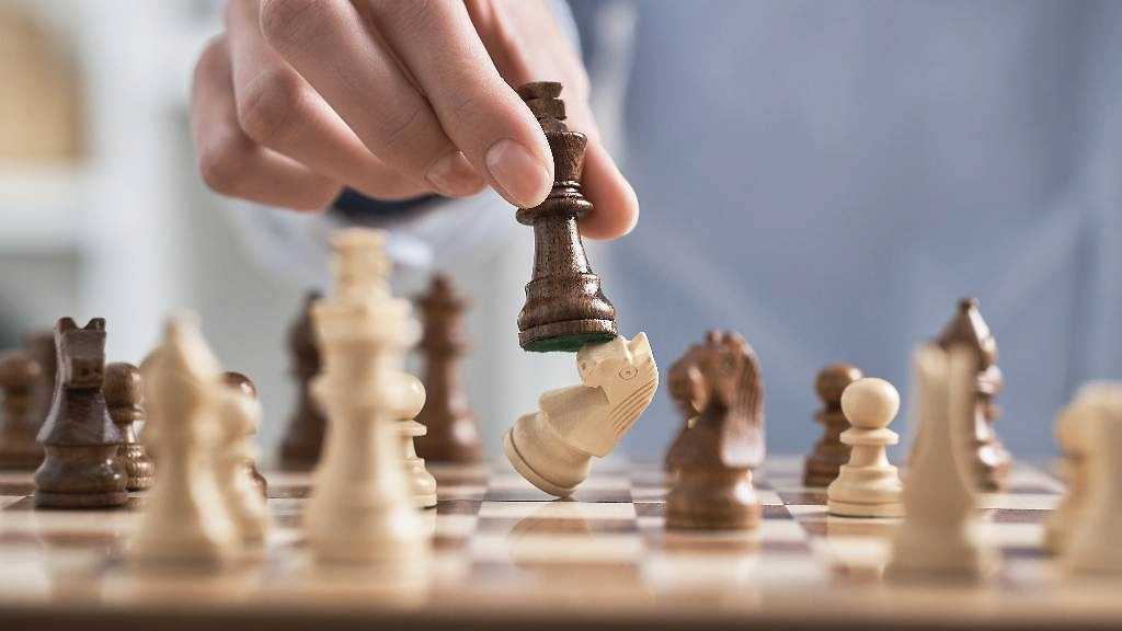 Обложка © Shutterstock / FOTODOM / Trump card