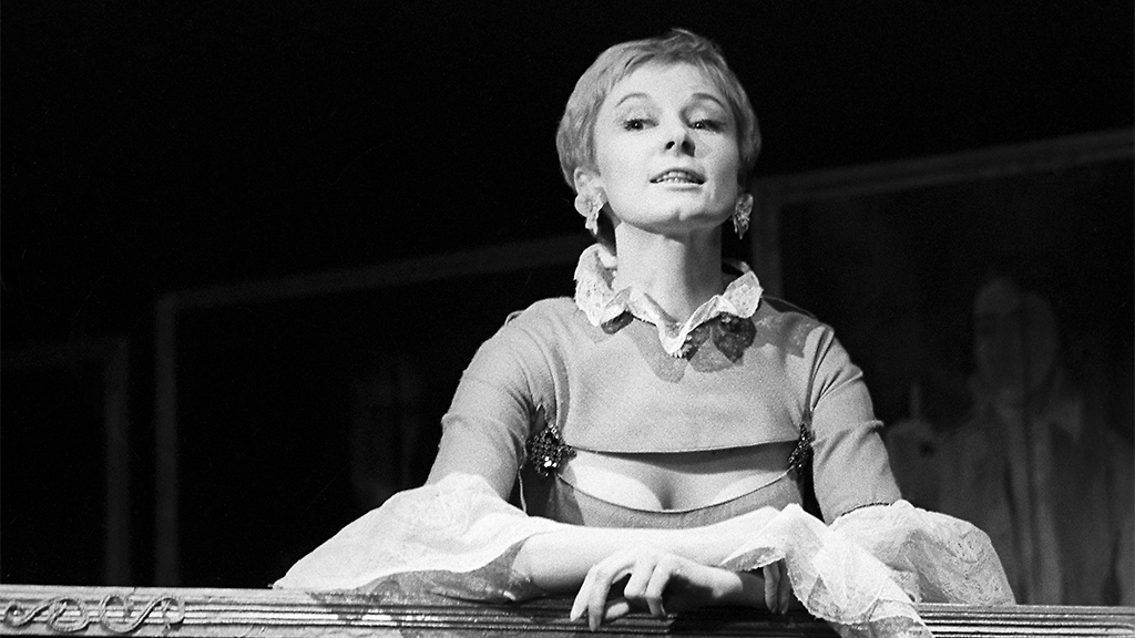 Алла Демидова в роли Эльмиры в спектакле «Тартюф», Театр на Таганке, 1969 год. Фото © ТАСС / Виктор Великжанин 