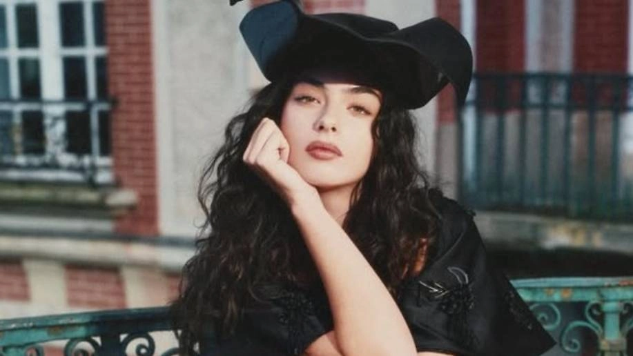 Дева Кассель и Моника Беллуччи: совместная обложка Vogue Italia 2021 года. Фото © Instagram (признан экстремистской организацией и запрещён на территории Российской Федерации)/ devacassel