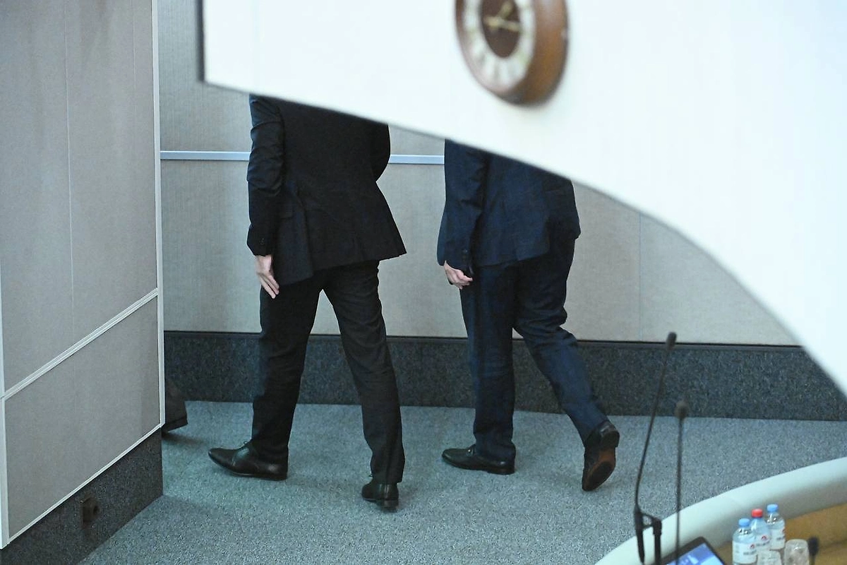 Депутаты в Государственной думе. В список ЛДПР вошли Леонид Слуцкий, Андрей Луговой, Виктор Бут, Дмитрий Свищёв и другие. © Life.ru