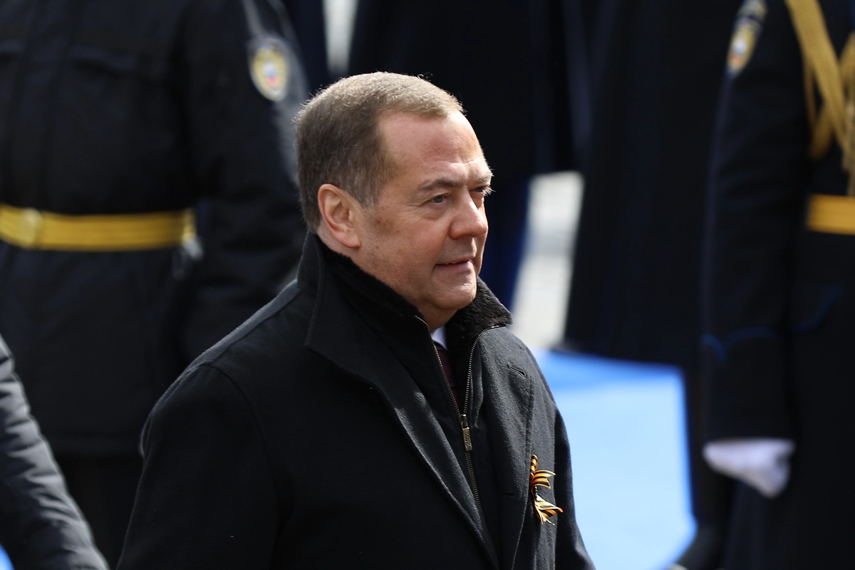 Дмитрий Медведев. Обложка © Life.ru