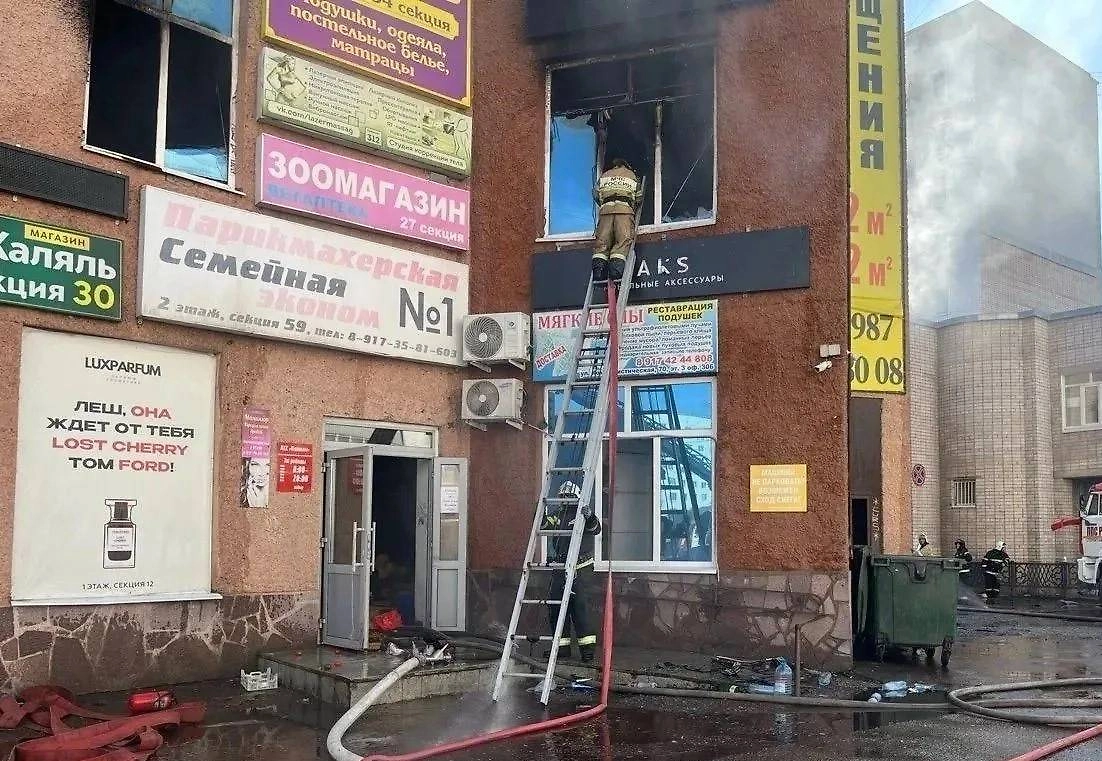 Пожар в ТЦ «Солнечный» в Стерлитамаке. Обложка © Life.ru