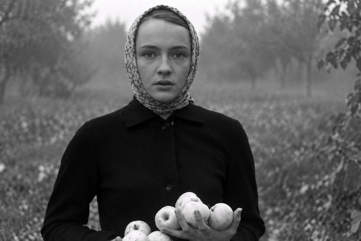 Екатерина Градова в фильме «Осенние свадьбы». В картине Бориса Яшина актриса сыграла Марину — это была её первая работа в кино. Фото © кадр из фильма «Осенние свадьбы», режиссёр Борис Яшин, сценарист Виктор Говяда