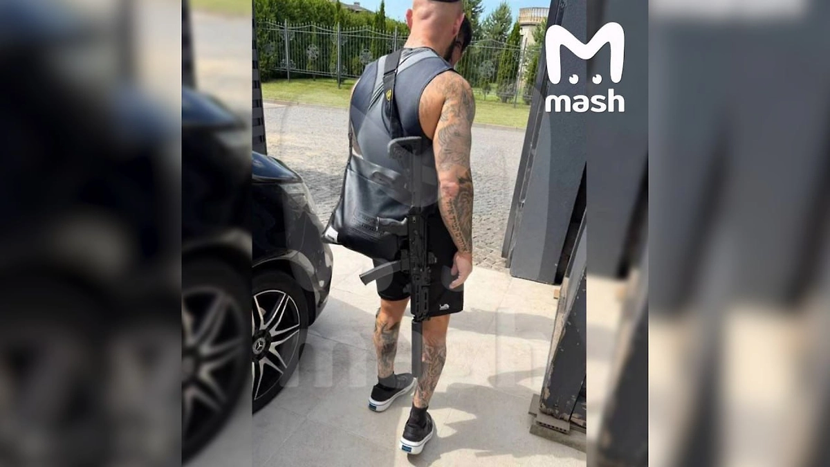 Джиган устроил стрельбу по персоналу в доме в Подмосковье. Видео © Telegram / Mash