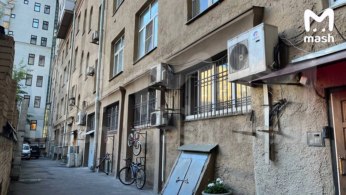 Квартиру Владимира Высоцкого в центре Москвы выставили на продажу за 170 млн рублей. Фото © Telegram /Mash