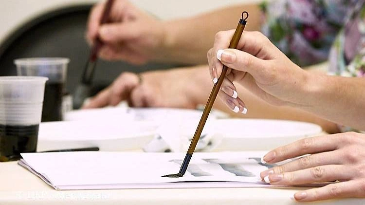 В японской каллиграфии каждый штрих выполняется одним движением: исправить или стереть его на рисовой бумаге уже нельзя. Фото предоставлено героиней публикации