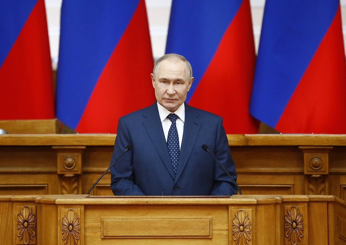 Владимир Путин. Обложка © Life.ru