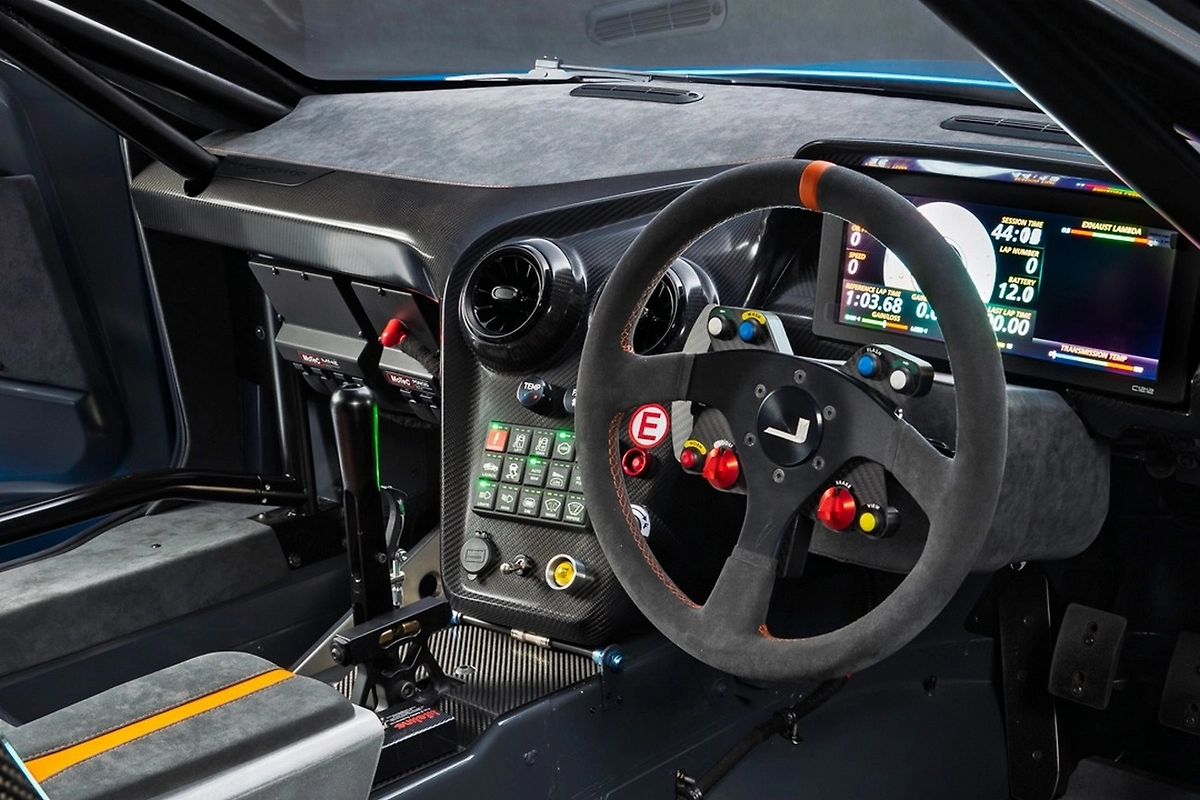Interceptor GTX. Фото © Jensen International Automotive