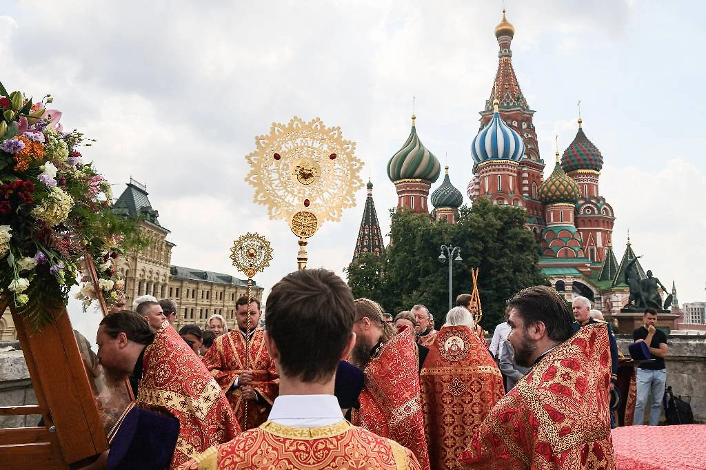 Крестные ходы в Москве имеют многовековую традицию: шествие 6 сентября приурочено к празднованию Собора Московских святых. Фото © Александр Щербак/ТАСС