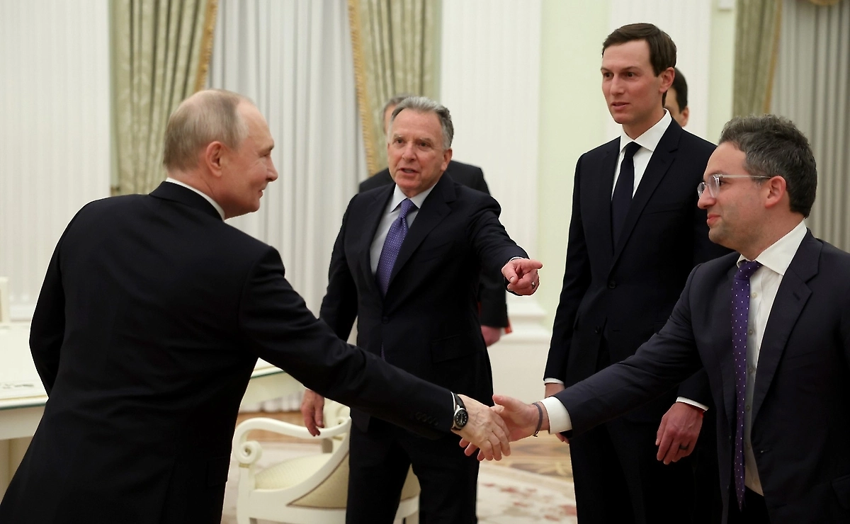 Владимир Путин, Стив Уиткофф и Джаред Кушнер (первый, второй и третий слева-направо), январь 2026 года. Обложка © kremlin.ru