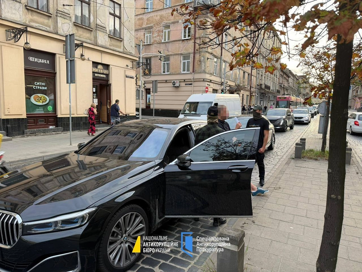 САП показала фото с обысков у главы департамента кибербезопасности ОГП. Обложка © Пресс-служба НАБУ