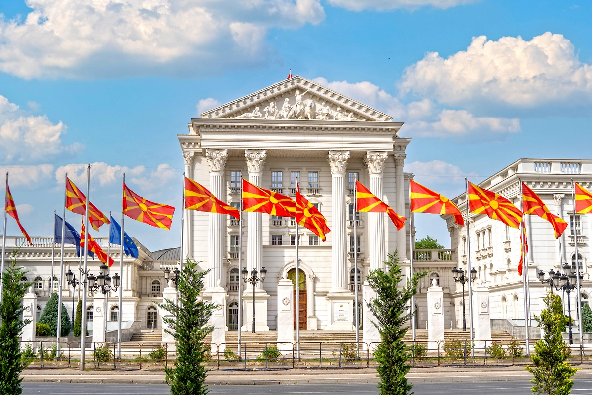 Обложка © Shutterstock / FOTODOM / The Click n' Clips
