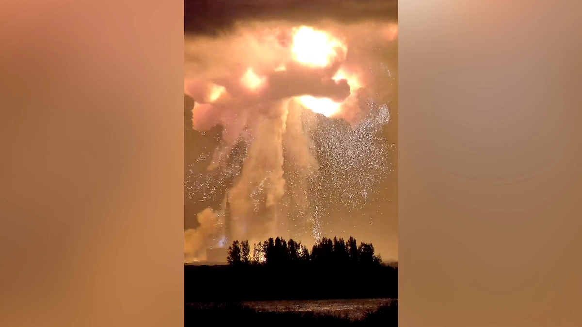 Взрыв New Glenn произошёл во время огневых испытаний на стартовом комплексе LC-36 во Флориде. Фото © ТАСС / АР / @JConcilus