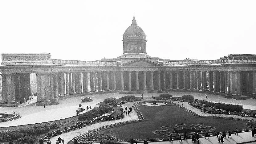 В 1932 году Казанский собор закрыли и разместили внутри Музей истории религии и атеизма. Фото © ТАСС