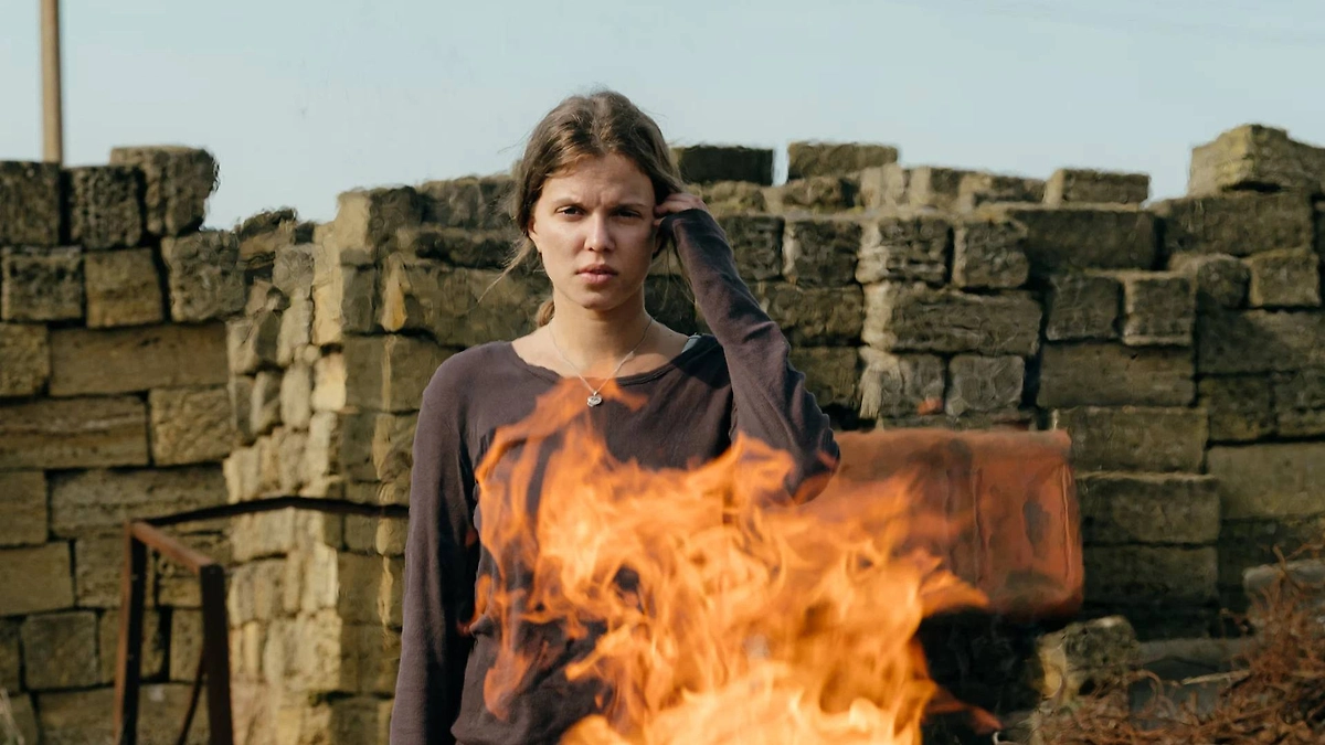 Обложка © Кадр из сериала «Ландыши» (2024 — ...), режиссёры Александр Карпиловский, Илья Шпота, Михаил Пипия и др., сценарий Василия Павлова, Рауфа Кубаева, Юрия Сапронова и др.