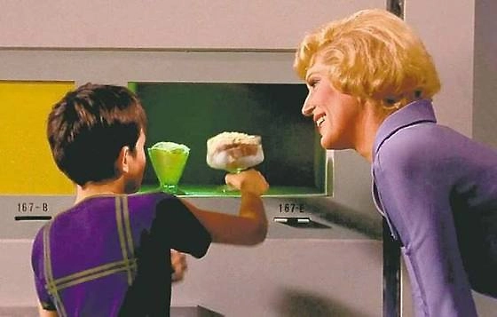 Пищевые 3D-принтеры создают блюда почти как репликатор из Star Trek «Звёздный путь». Фото © Кадр из сериала «Звёздный путь», режиссеры Марк Дэниелс, Джозеф Пивни, Ральф Сененски и др., сценаристы Роберт Блох, Джон Д.Ф. Блэк, Пол Шнайдер и др.
