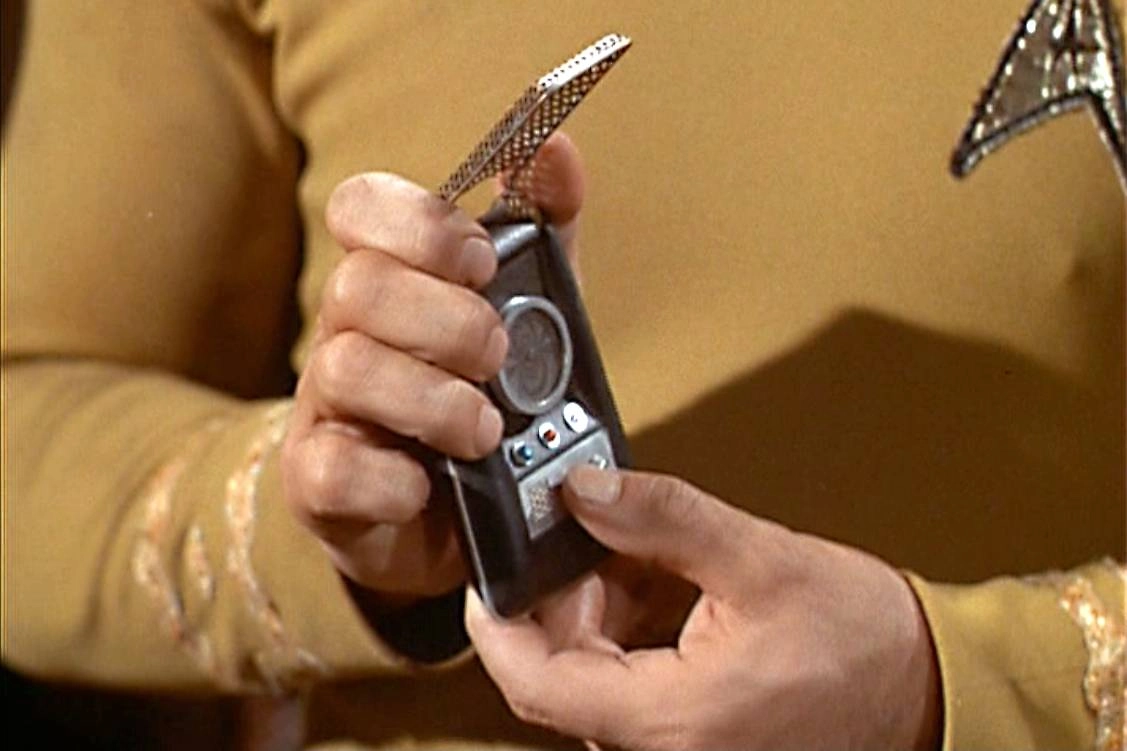 Какие изобретения из сериала Star Trek появились в реальной жизни к 2026 году? Фото © Кадр из сериала «Звёздный путь», режиссеры Марк Дэниелс, Джозеф Пивни, Ральф Сененски и др., сценаристы Роберт Блох, Джон Д.Ф. Блэк, Пол Шнайдер и др.