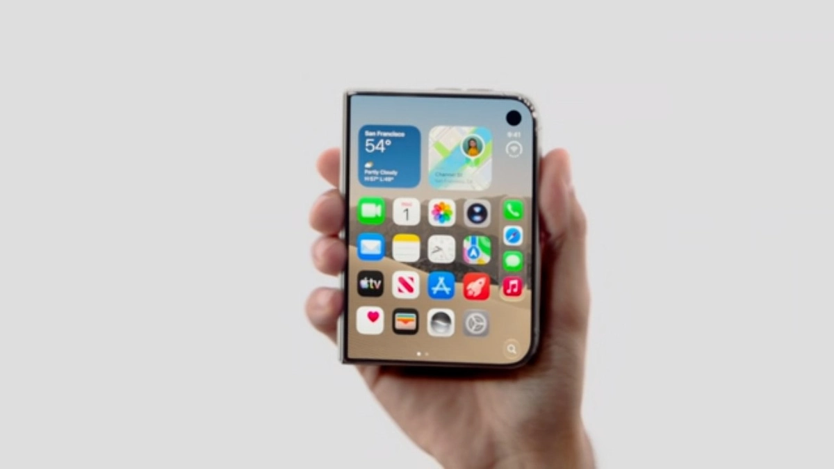Apple представила первый складной iPhone Duo за $2000. Фото © YouTube/ Apple