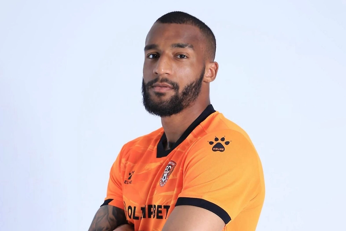 Тело футболиста Лайонела Адамса нашли под окнами высотки в Подмосковье