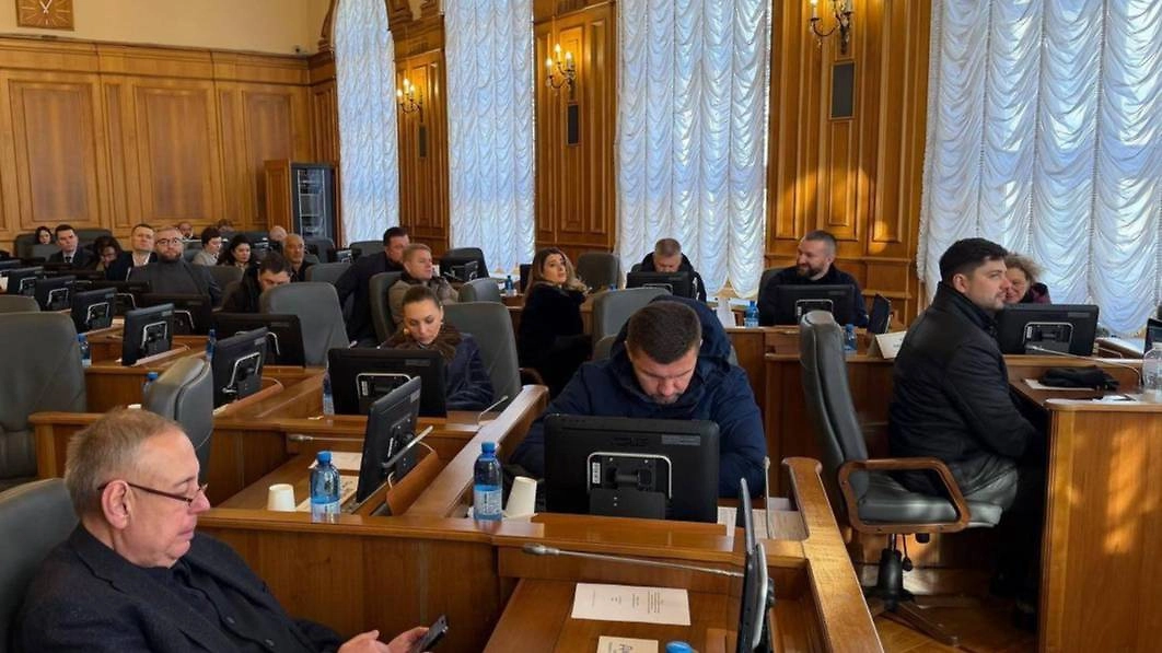 Депутаты Верховной рады работают в верхней одежде. Фото © Telegram 