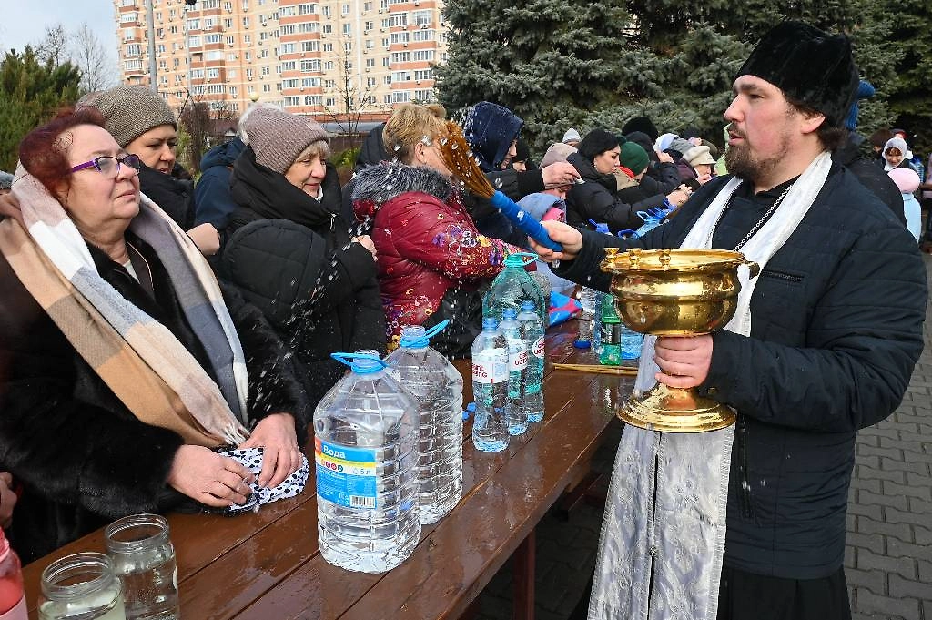 Чудодейственные свойства крещенской воды. Фото © ТАСС / Игорь Онучин