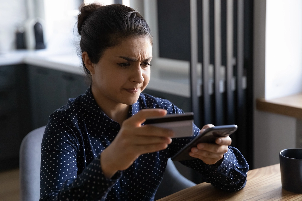 Почему нельзя переводить деньги обратно незнакомцам. Фото © Shutterstock / FOTODOM / fizkes