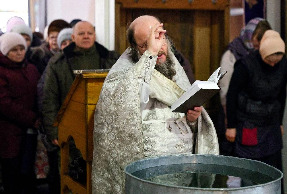 Освящение воды на Крещенский сочельник: когда набирать святую воду. Фото © ТАСС / Владимир Смирнов