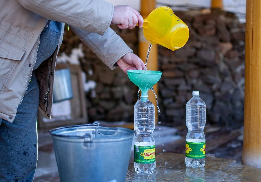 Крещенская вода: когда освящают и как правильно хранить дома. Фото © ТАСС / Бизнес Online / Оксана Король 