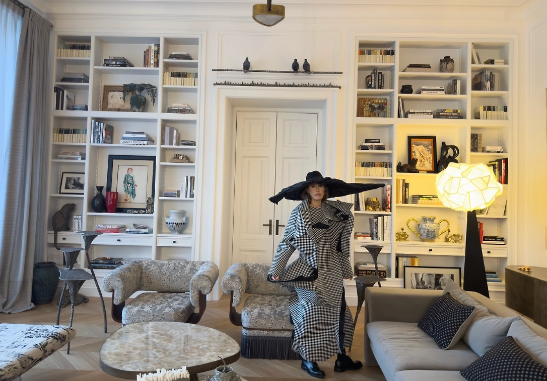 Собчак в своей новой квартире. Фото © Instagram (признан экстремистской организацией и запрещён на территории Российской Федерации) / xenia_sobchak