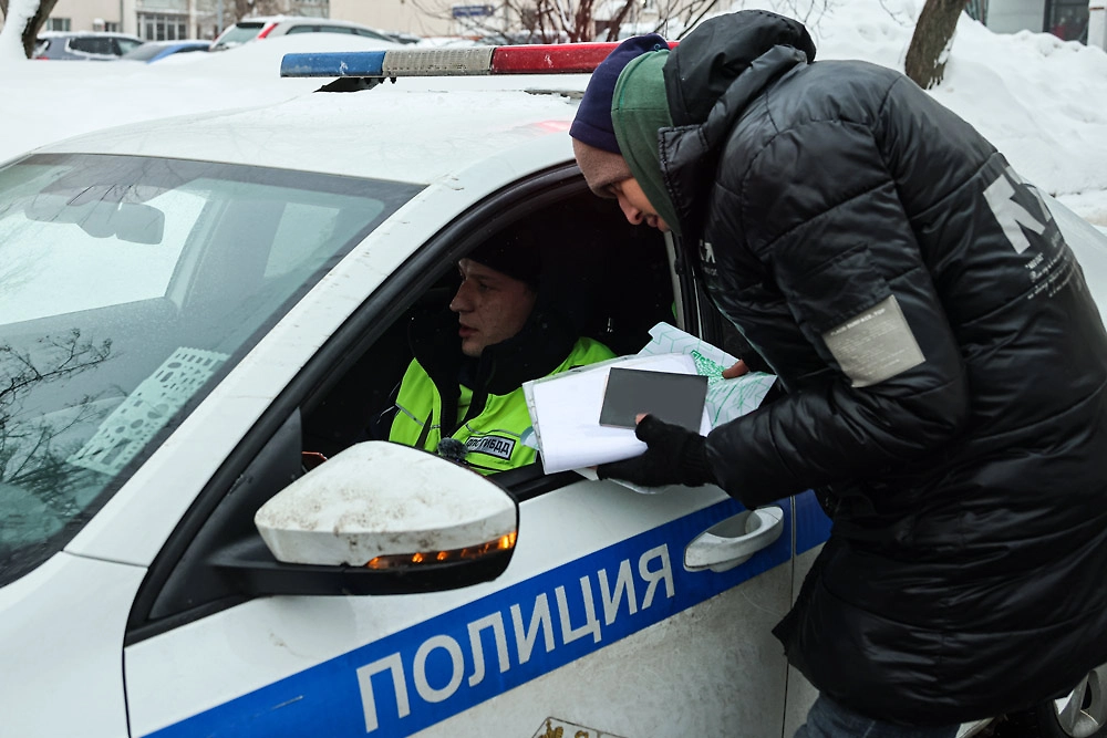 Порядок действий, если вас остановил инспектор ДПС. Фото ©&nbsp;ТАСС / Евгений Мессман