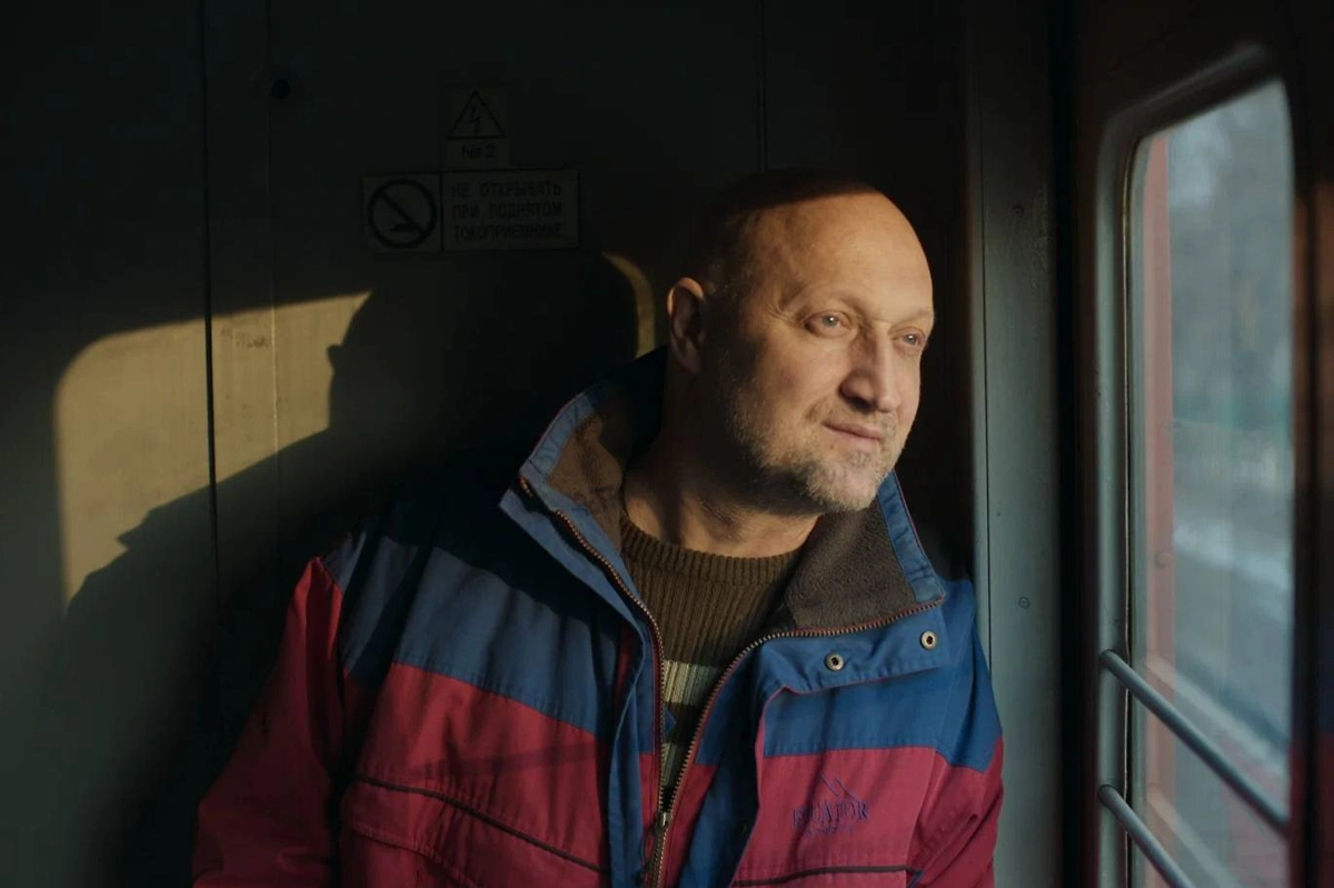 «Встать на ноги» — зэк встречает взрослую дочь, драмеди с Гошей Куценко на Okko. Фото © Кадр из фильма «Встать на ноги», режиссёр Павел Тимофеев / Kinopoisk