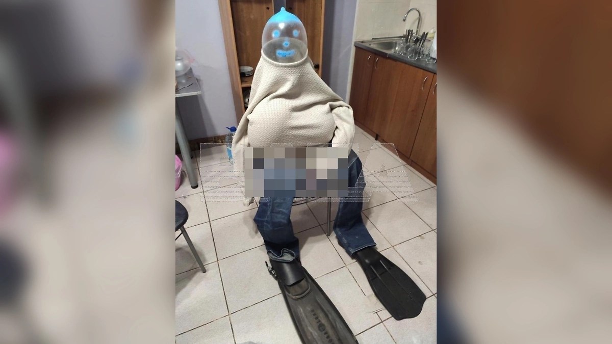 Кукла из презервативов. Фото © Telegram / Baza