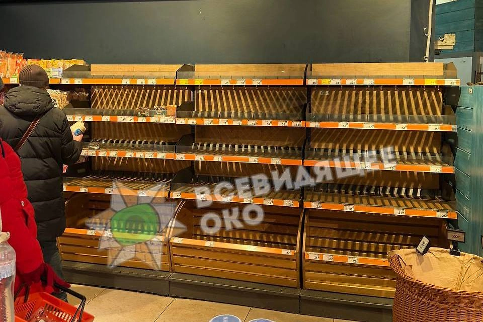 В магазинах Киева опустели полки с хлебом и водой. Фото © Telegram / Политика страны
