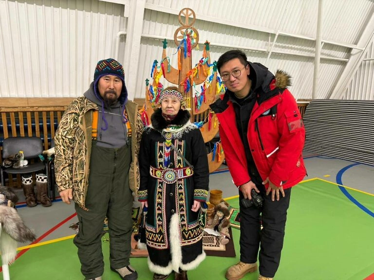 Китайские туристы достигли мыса Пакса. Фото © Сопровождающий экспедиции от Якутского отделения РГО Арабыл Дьэргэстэй Баһылай уола