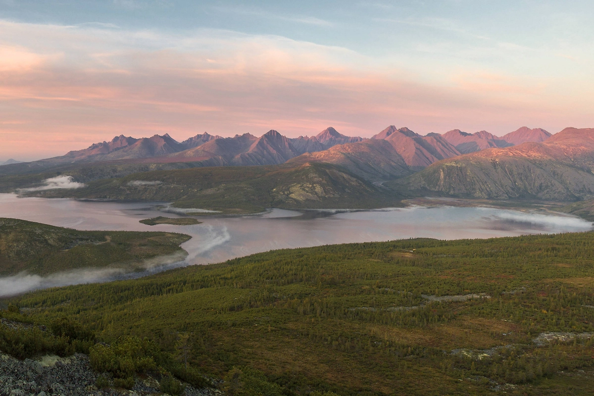 Бирюзовые воды озера Джека Лондона на высоте 803 метра. Фото © Wikipedia / Sergei siluyanov