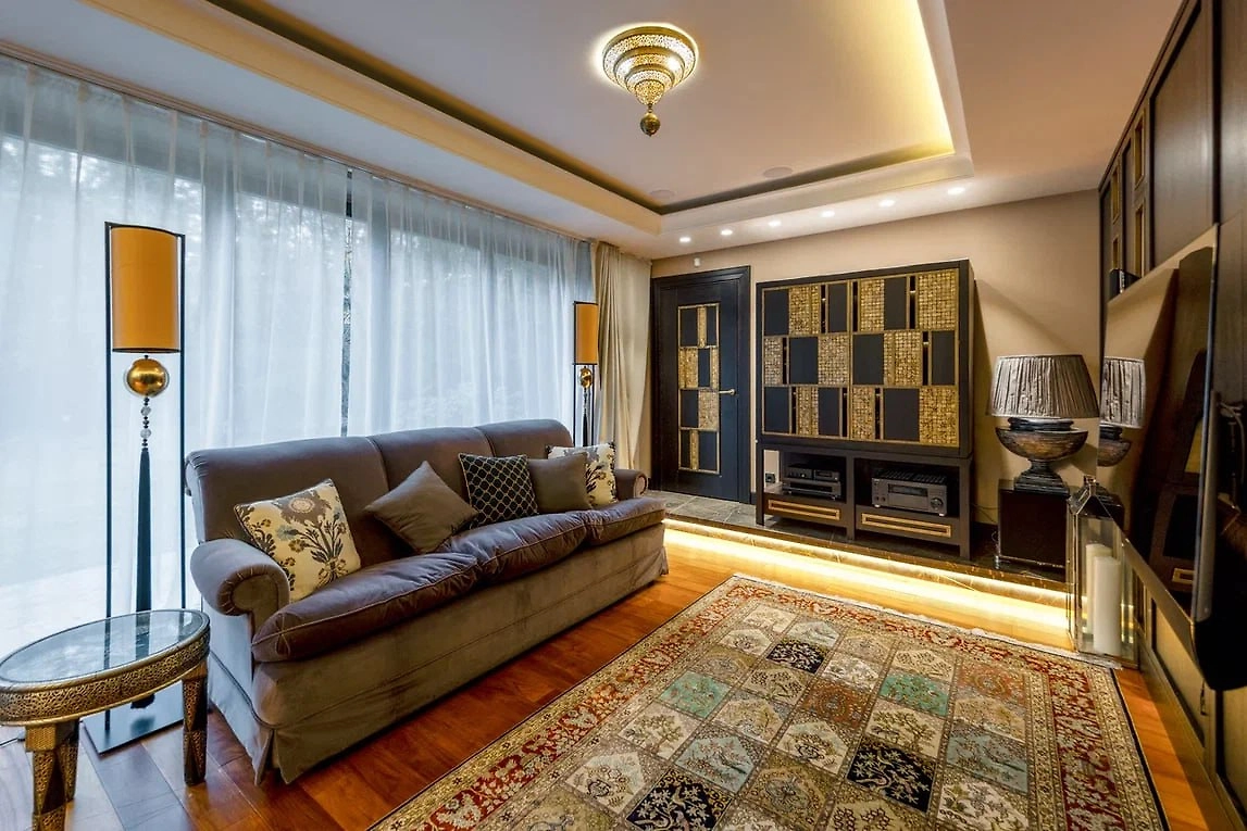 Дом Стивена Сигала на Рублёвке. Фото © Telegram / РИА Недвижимость