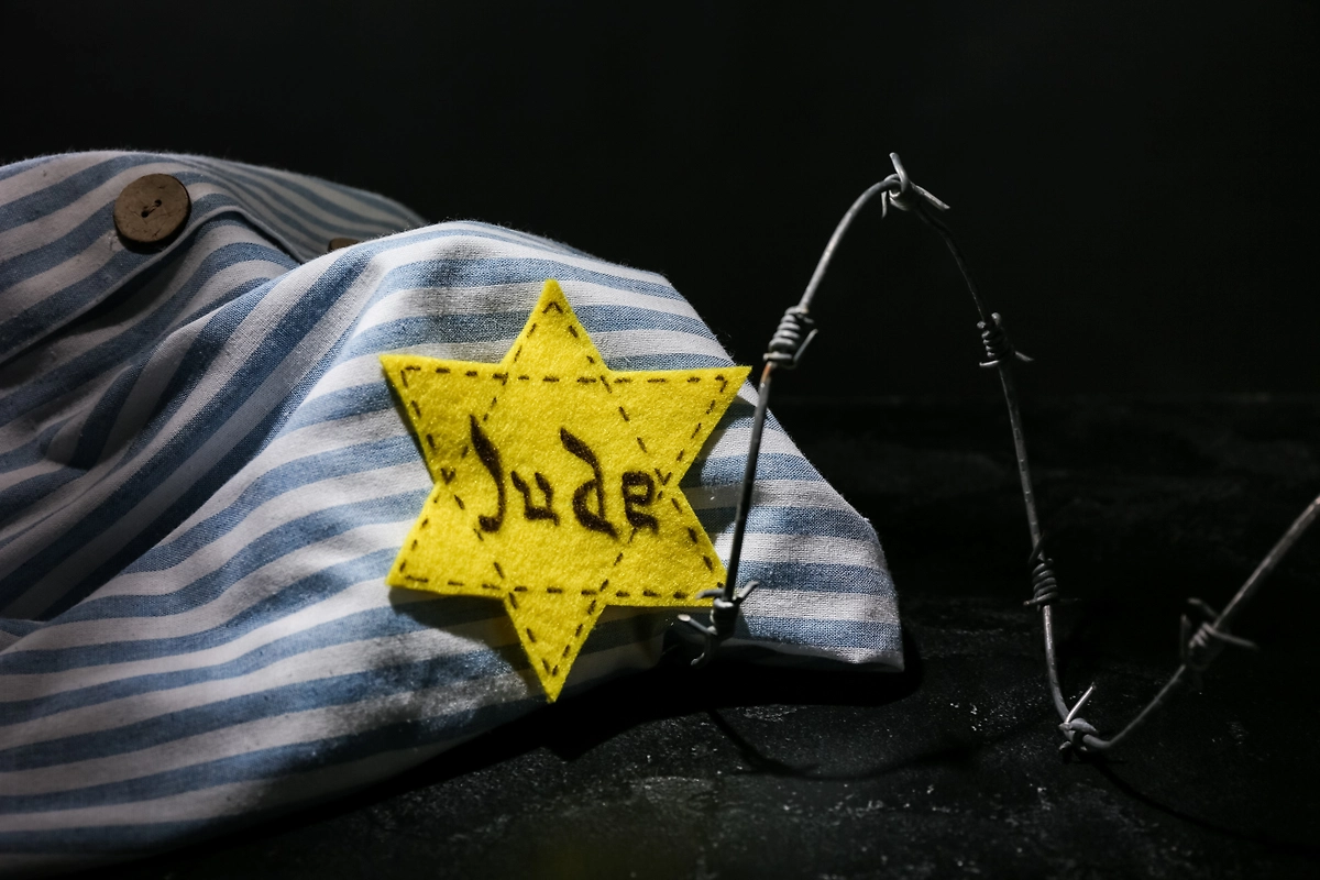 Символы Холокоста: что означают свеча памяти и жёлтая звезда. Фото © Shutterstock / FOTODOM / Pixel-Shot