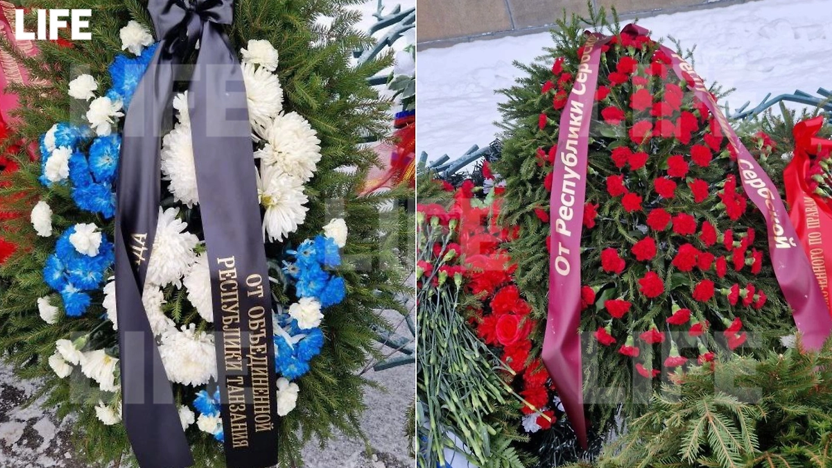 Иностранные государства прислали венки, чтобы почтить память жертв блокады Ленинграда. Фото © Life.ru