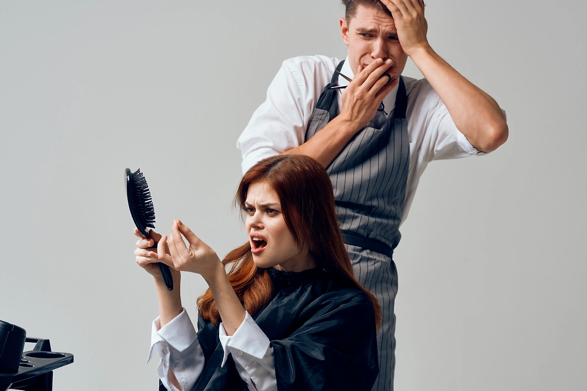 Лунный календарь стрижек на февраль 2026: неблагоприятные дни. Фото © Shutterstock / FOTODOM / ShotPrime Studio