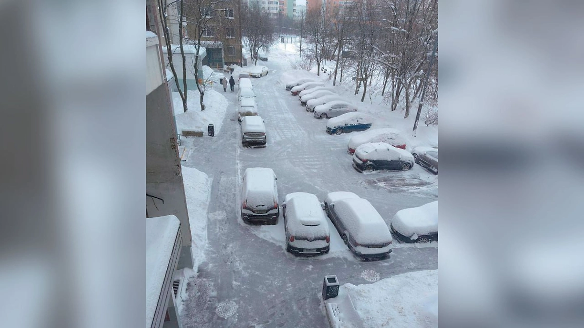 Результат работу коммунальщиков после снегопада в Москве. Фото © Telegram / «Первый московский»