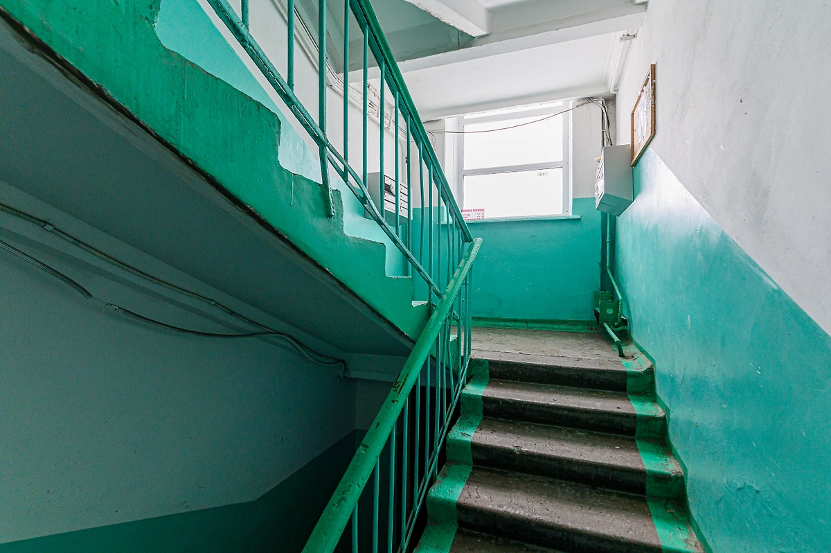 Как заставить управляющую компанию убирать подъезд и придомовую территорию. Фото © Shutterstock / FOTODOM / evgeniykleymenov