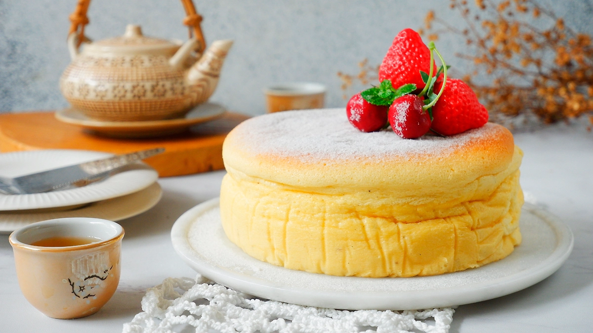 Десерт, что свёл весь мир с ума: готовим японский хлопковый чизкейк дома. Обложка © Shutterstock / FOTODOM / EndwiaSS