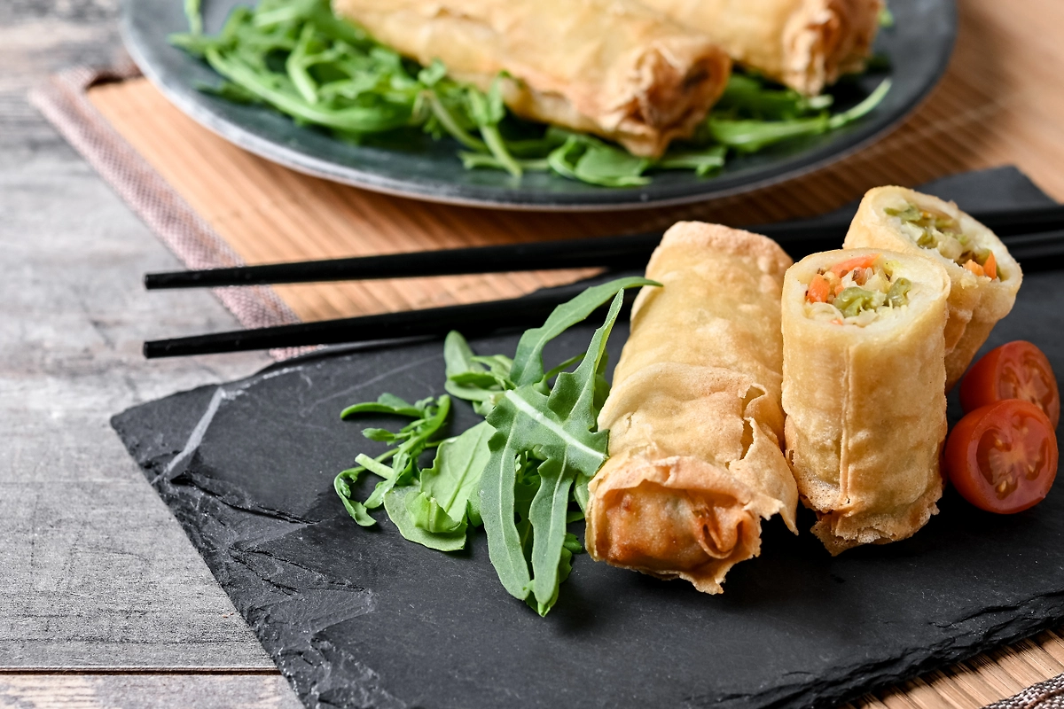 На китайский Новый год подают и спринг-роллы. Фото © Freepik