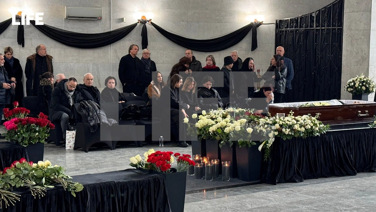 Церемония прощания с Александром Олейниковым в Москве. Фото © Life.ru