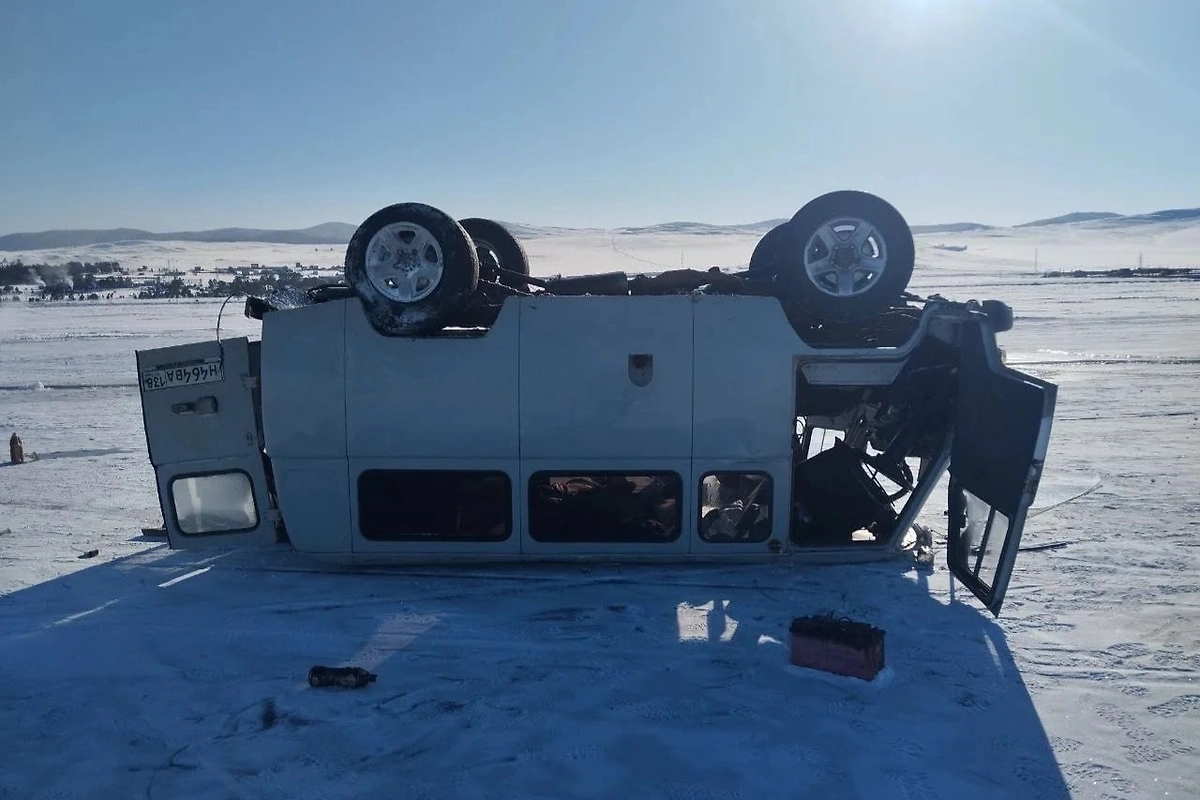 В Иркутской области туристка из Китая погибла после опрокидывания автомобиля. Обложка © Telegram / МВД38