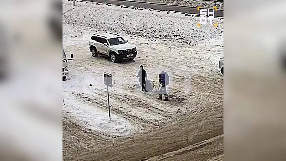 Двое детей провалились под лёд, катаясь на ватрушках в Брянске. Фото © Telegram / SHOT