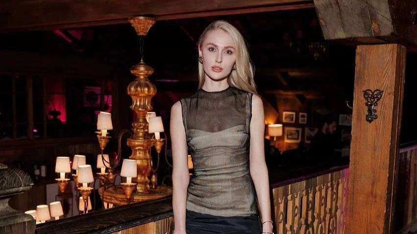 Организатор мероприятия Алина Миева. Фото © Telegram / Рандеву с Миевой