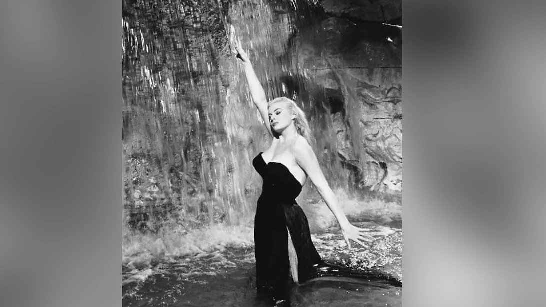 Платья Valentino для актрисы Аниты Экберг. Фото © Кадр из фильма «Сладкая жизнь», режиссёр Федерико Феллини, сценарист Брунелло Ронди и др. / Kinopoisk