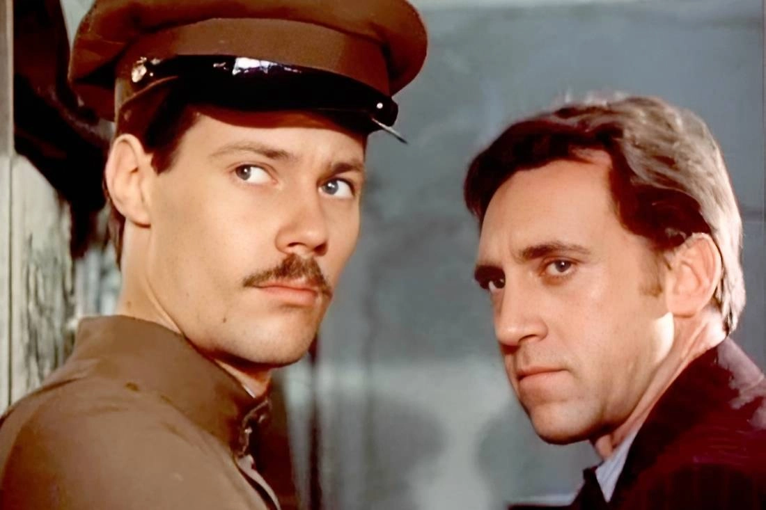 Фильмы с Высоцким: от «Вертикали» до «Места встречи изменить нельзя». Фото © Кадр из мини-сериала «Место встречи изменить нельзя», режиссёр Станислав Говорухин, сценаристы Аркадий Вайнер, Георгий Вайнер / Kinopoisk