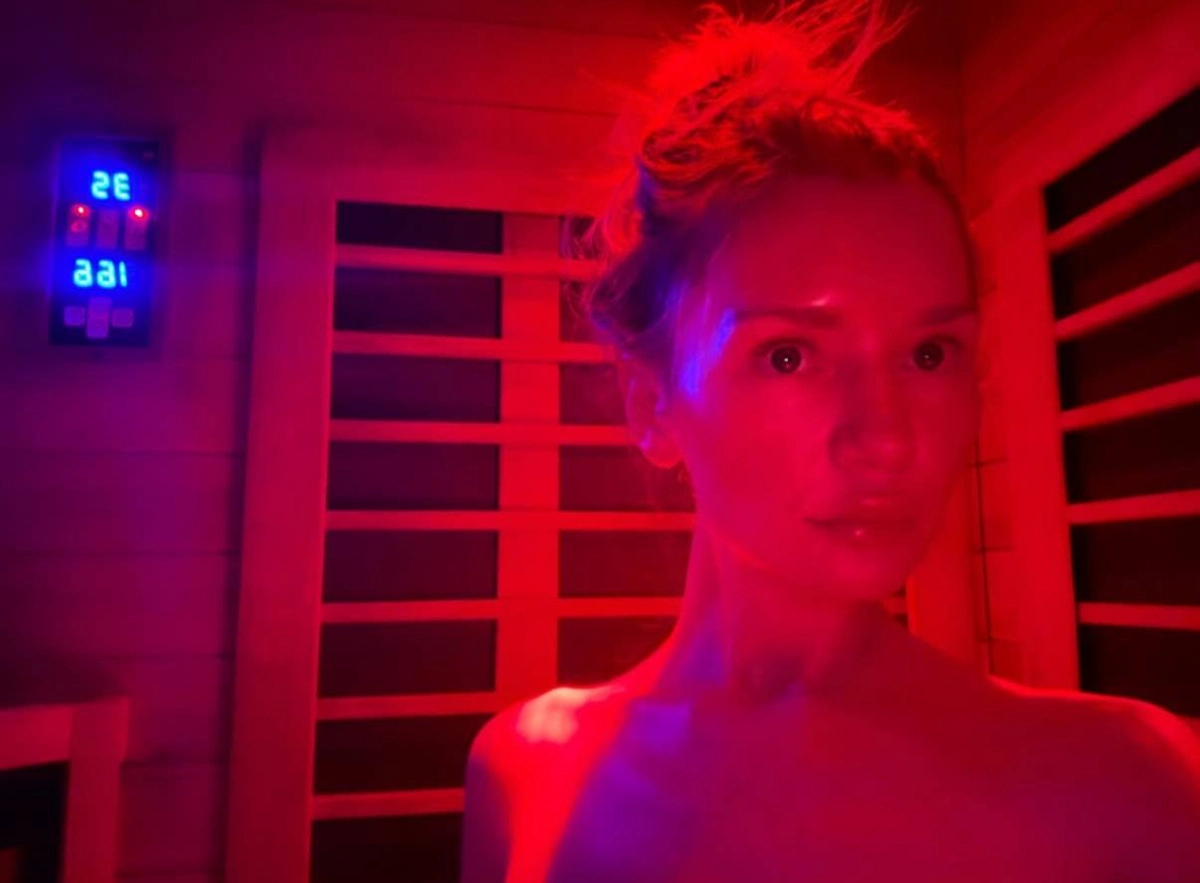 Обложка © Instagram (признан экстремистской организацией и запрещён на территории Российской Федерации) / @theannadelvey